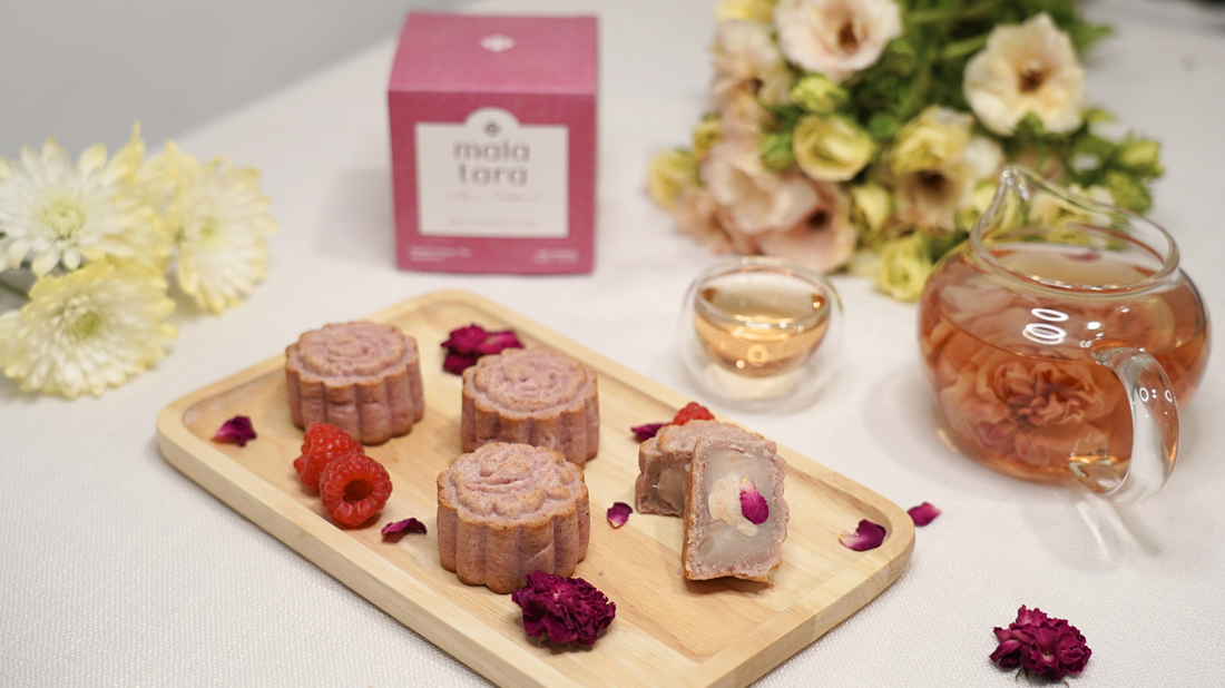 Rose Lychee mooncakes and flower tea pairing